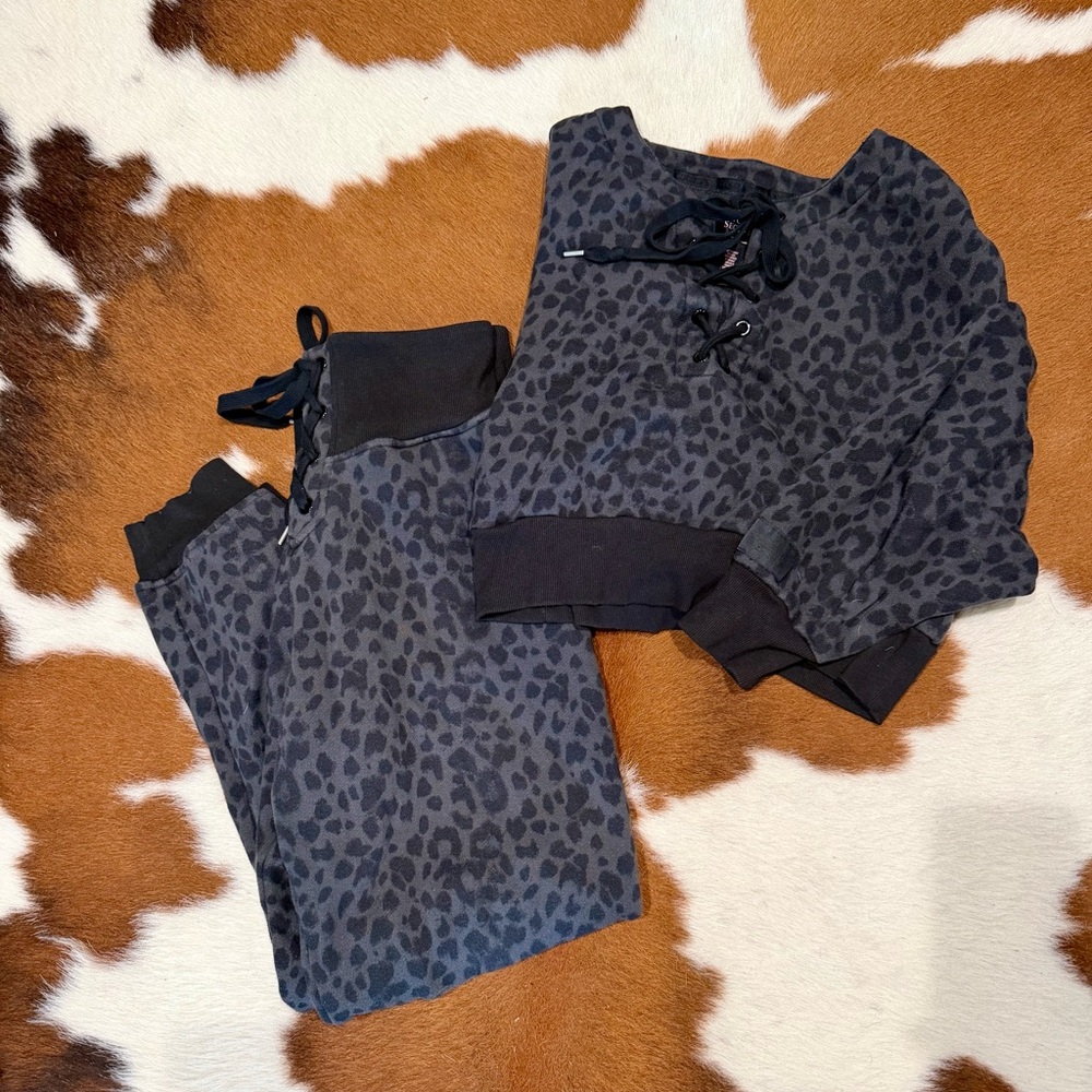 NWOT VS Black Leopard Print Two-Piece Lounge Set - Picture 2 of 2